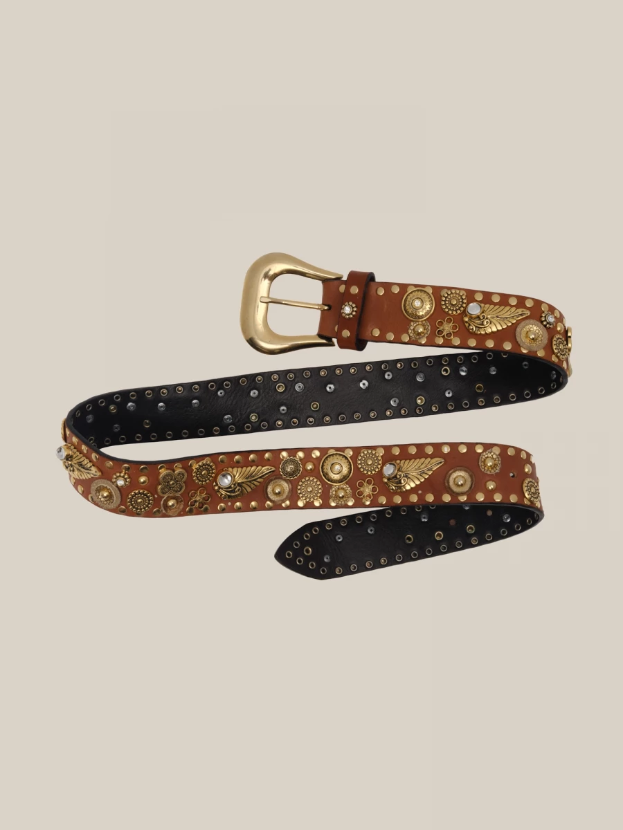 Camel leather belt with buckle and gold details