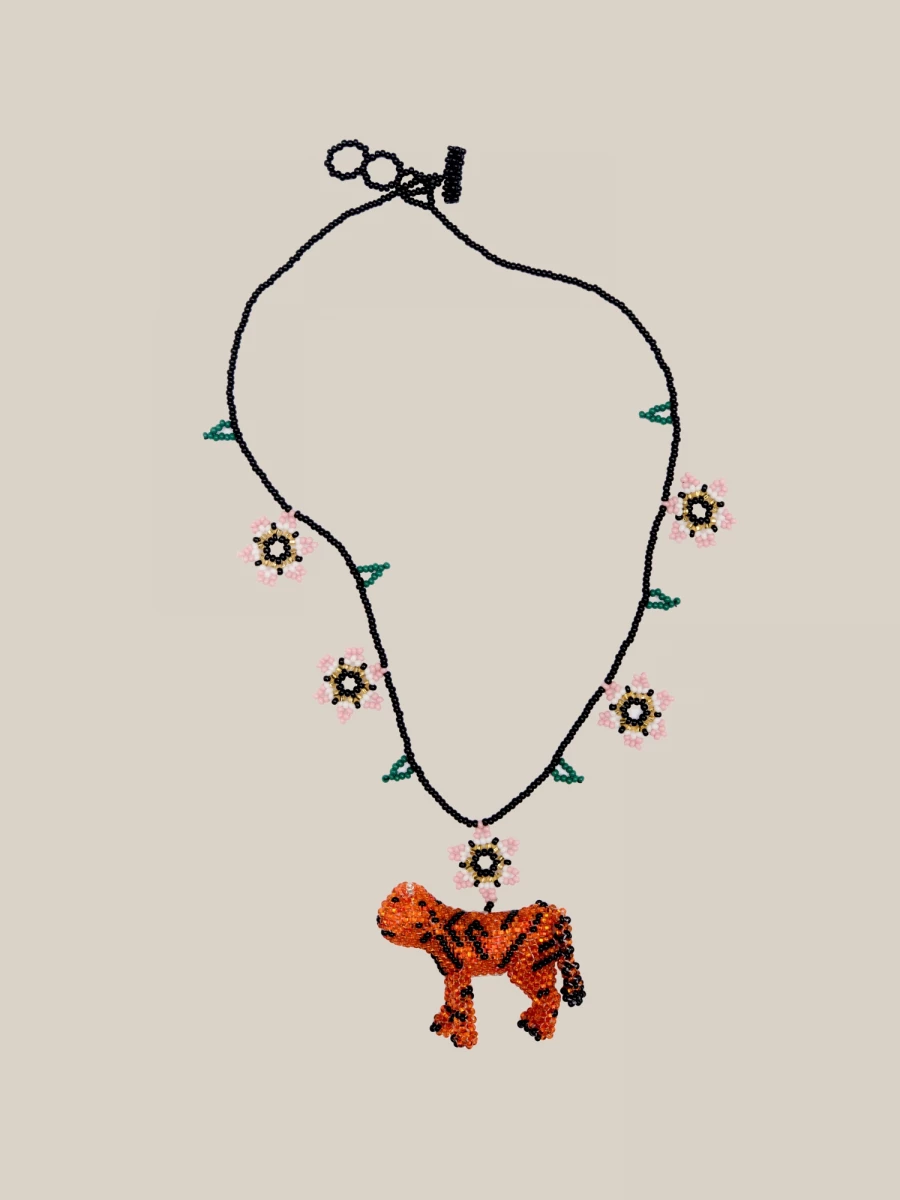 Collana 'Tiger Flowers' in perline realizzata a mano