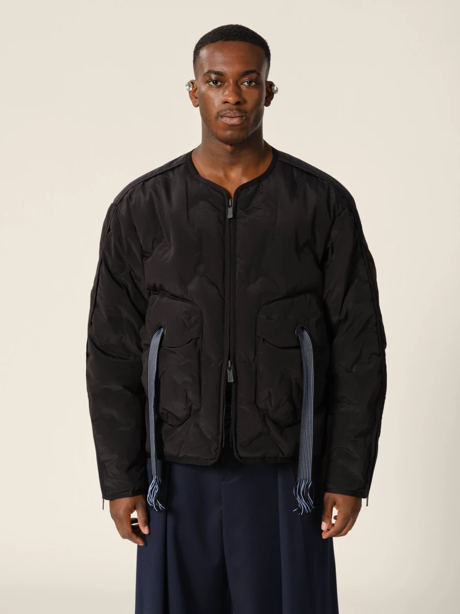 Piumino nero 'Cyberen III' senza colletto con nastri sfrangiati