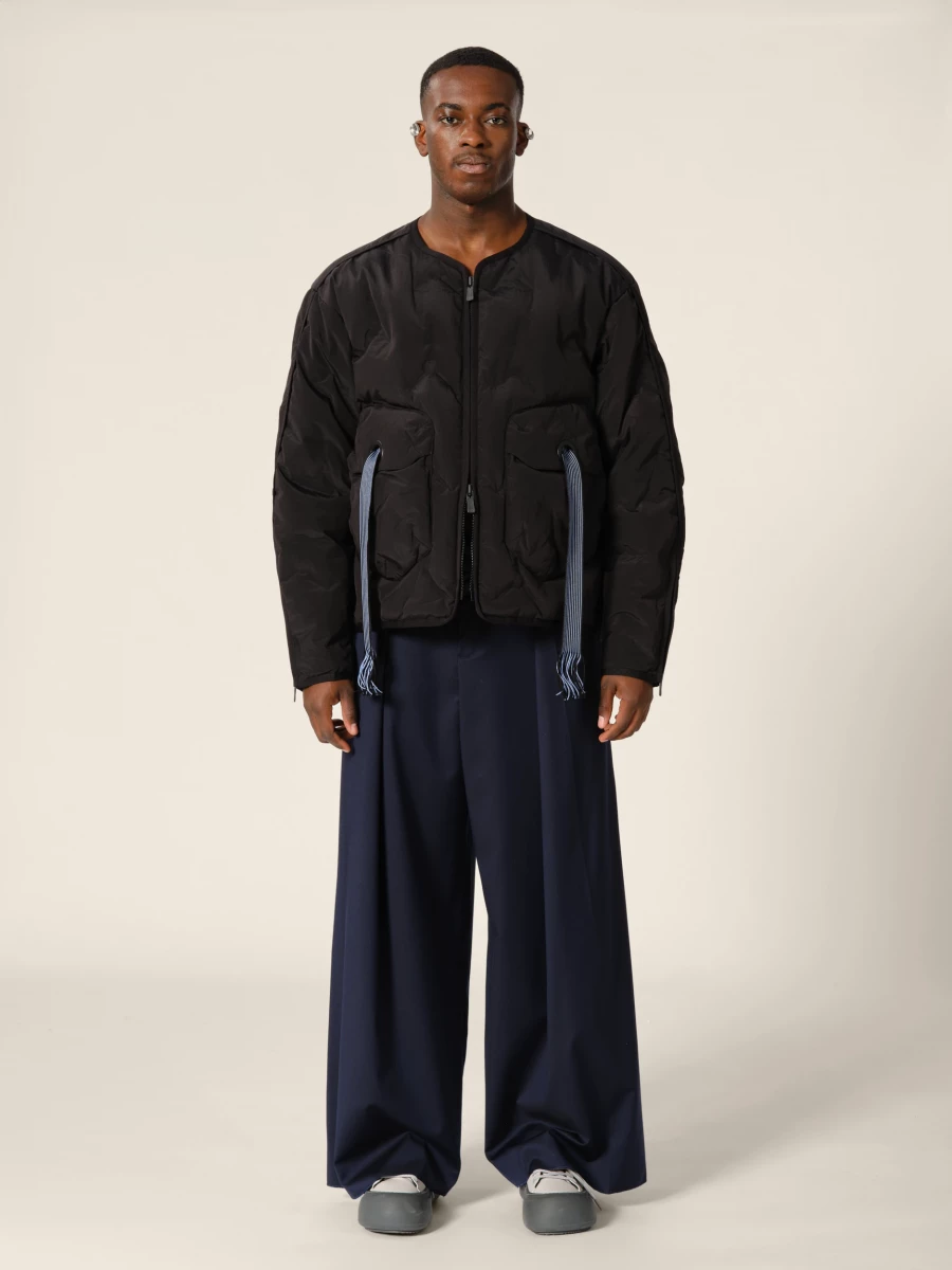 Piumino nero 'Cyberen III' senza colletto con nastri sfrangiati