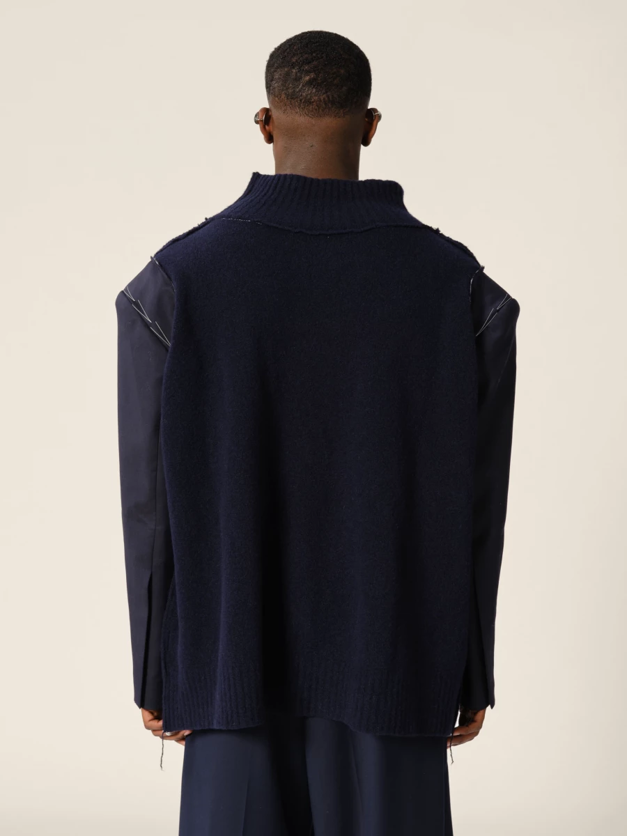 Maglione a collo alto Blu Scuro in Cashmere con maniche blazer in Lana riciclata