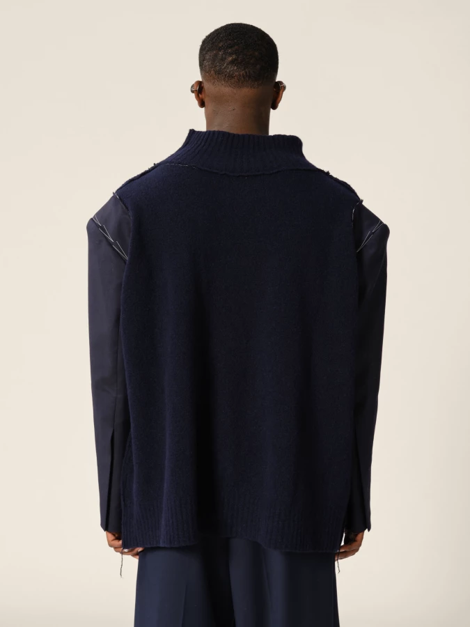 Maglione a collo alto Blu Scuro in Cashmere con maniche blazer in Lana riciclata