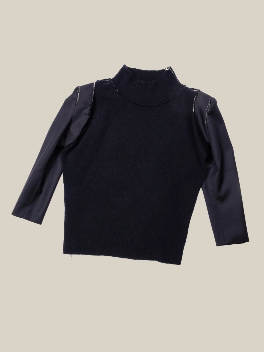 Maglione a collo alto Blu Scuro in Cashmere con maniche blazer in Lana riciclata