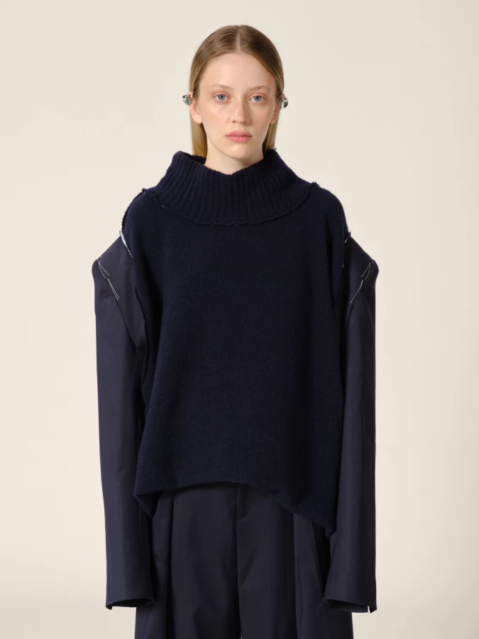 Maglione a collo alto Blu Scuro in Cashmere con maniche blazer in Lana riciclata