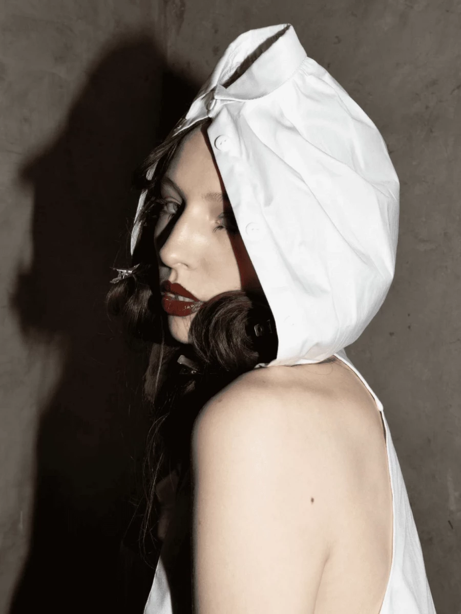 Top Bianco 'Office Chic' in Stile Camicia Destrutturata