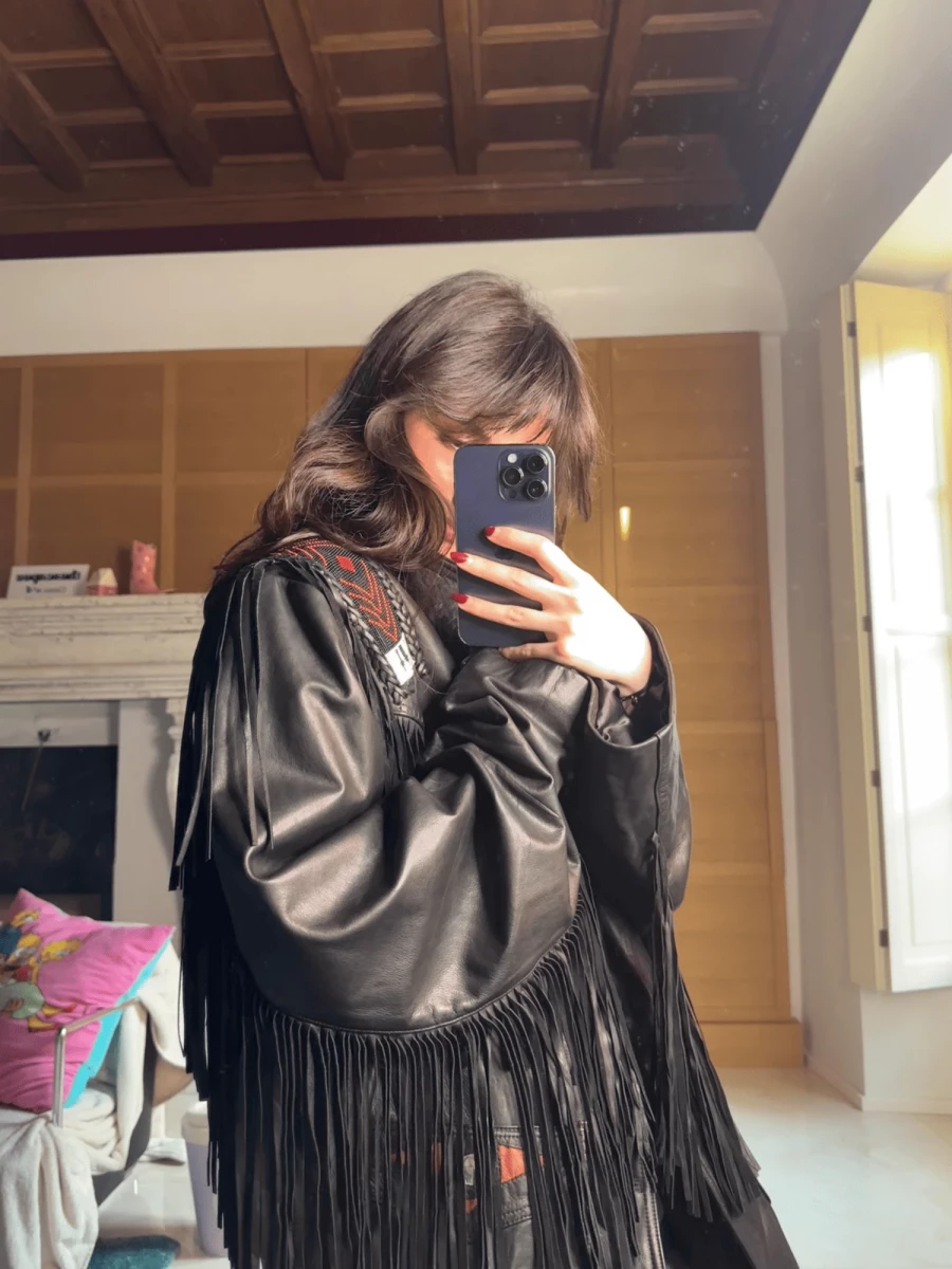 Giacca Nera Vintage in pelle con frange