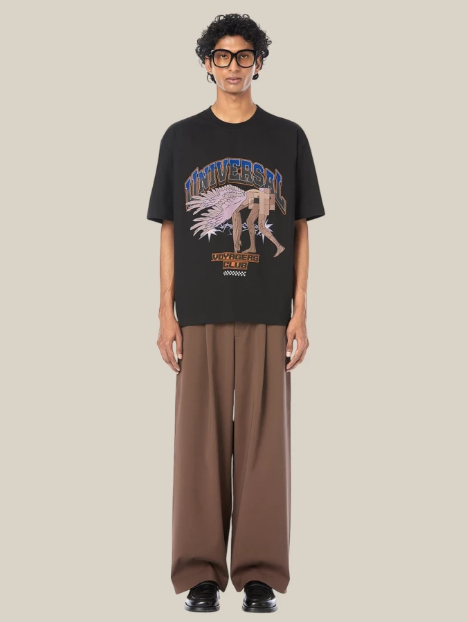 T-shirt 'Voyagers' Nera in Cotone con Stampa Grafica.