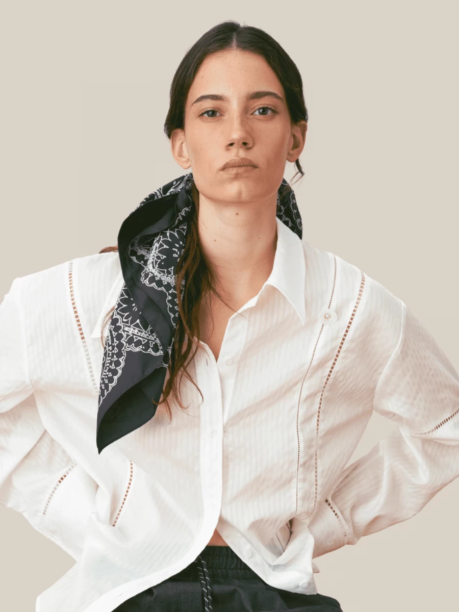 Foulard Blu in Tessuto Leggero con Stampa Bandana